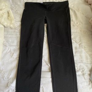 Gap fit black leggings. Size medium.